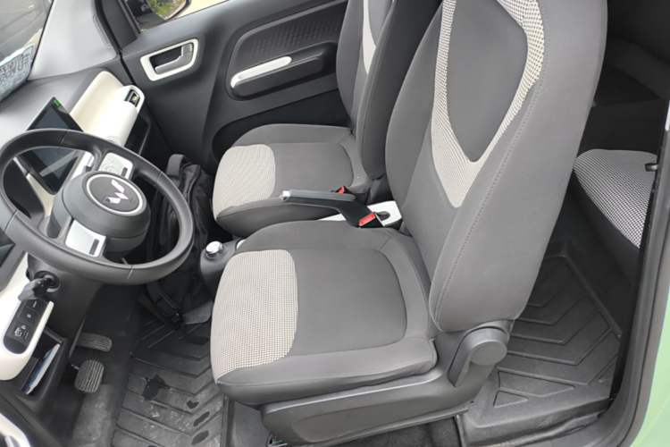 Used Wuling Hongguang MINIEV 2024 3rd Generation 215km Advanced Version Left Front Seat