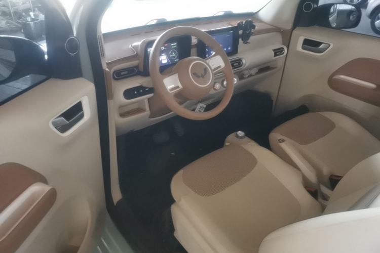 Used Wuling Hongguang MINIEV 2024 3rd Generation 170 km Left Front Seat