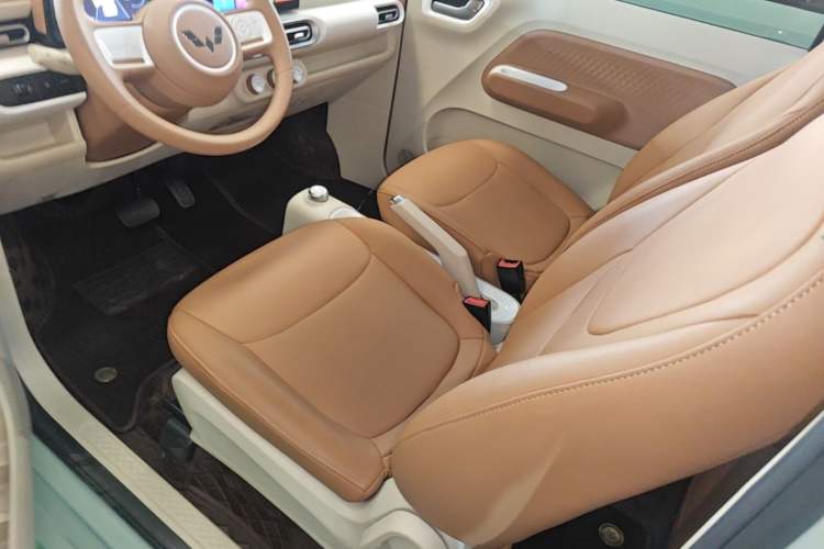 Used Wuling Hongguang MINIEV 2024 3rd Generation 215km Youth Edition Left Front Seat