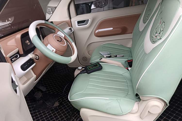 Used Wuling Hongguang MINIEV 2024 3rd Generation 170 km Left Front Seat