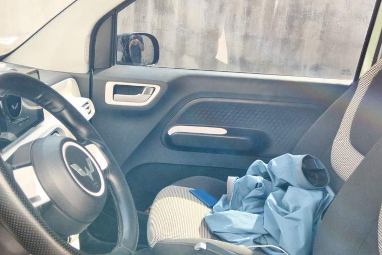 Used Wuling Hongguang MINIEV 2024 3rd Generation 215km Advanced Version Left Front Seat