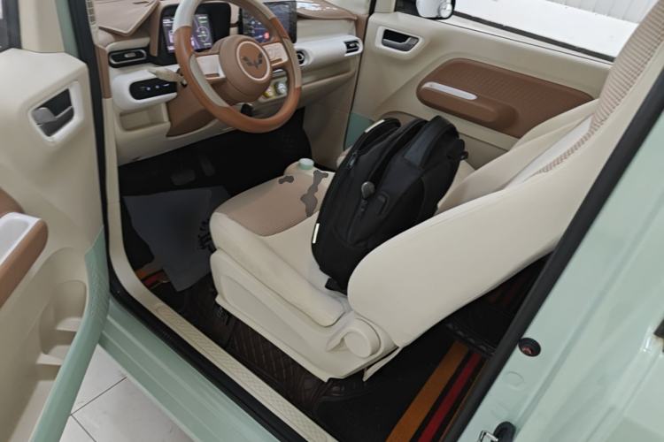 Used Wuling Hongguang MINIEV 2024 3rd Generation 215km Advanced Version Left Front Seat