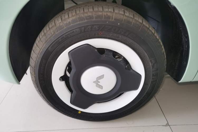 Used Wuling Hongguang MINIEV 2024 3rd Generation 215km Youth Edition Left Front Wheel Hub