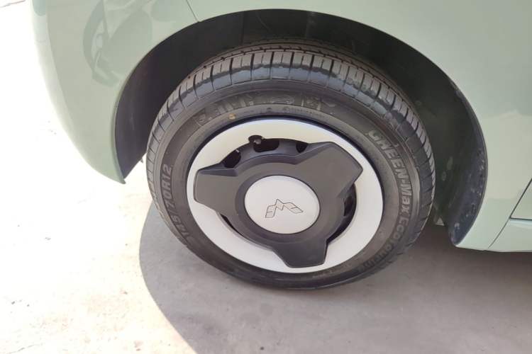 Used Wuling Hongguang MINIEV 2024 3rd Generation 215km Youth Edition Left Front Wheel Hub