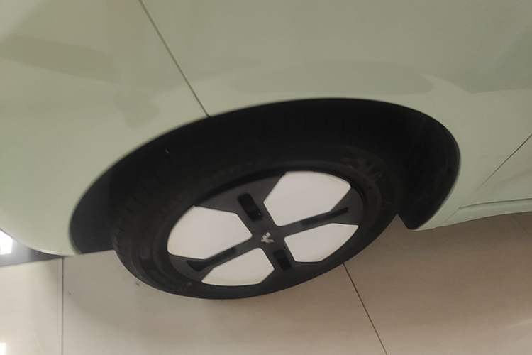 Used Wuling Hongguang MINIEV 2024 3rd Generation 215km Advanced Version Left Front Wheel Hub