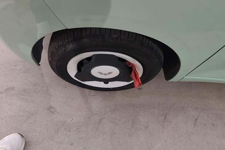 Used Wuling Hongguang MINIEV 2024 Third Generation 120 km Left Front Wheel Hub
