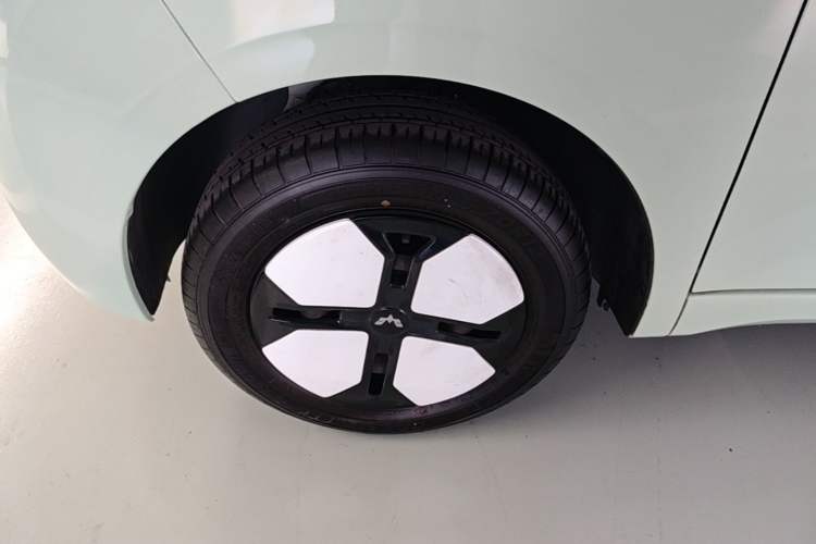 Used Wuling Hongguang MINIEV 2024 3rd Generation 215km Advanced Version Left Front Wheel Hub