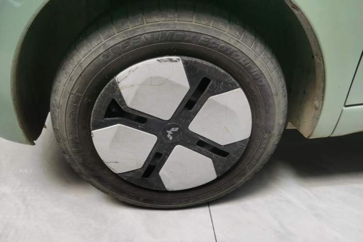Used Wuling Hongguang MINIEV 2024 3rd Generation 215km Advanced Version Left Front Wheel Hub