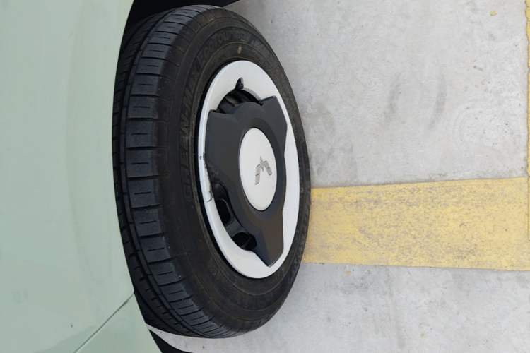 Used Wuling Hongguang MINIEV 2024 3rd Generation 215km Youth Edition Left Front Wheel Hub