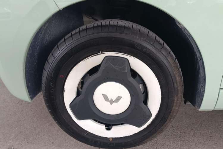 Used Wuling Hongguang MINIEV 2024 3rd Generation 215km Youth Edition Left Front Wheel Hub