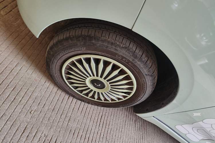 Used Wuling Hongguang MINIEV 2024 3rd Generation 215km Advanced Version Left Front Wheel Hub