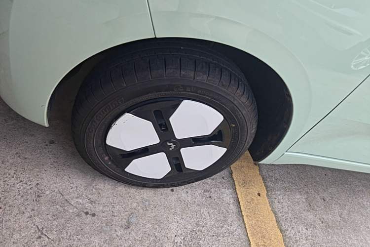 Used Wuling Hongguang MINIEV 2024 3rd Generation 215km Advanced Version Left Front Wheel Hub