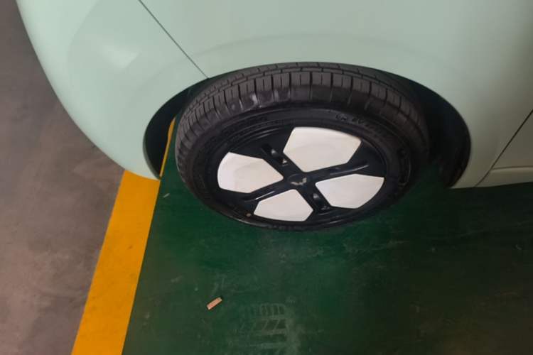 Used Wuling Hongguang MINIEV 2024 3rd Generation 215km Advanced Version Left Front Wheel Hub