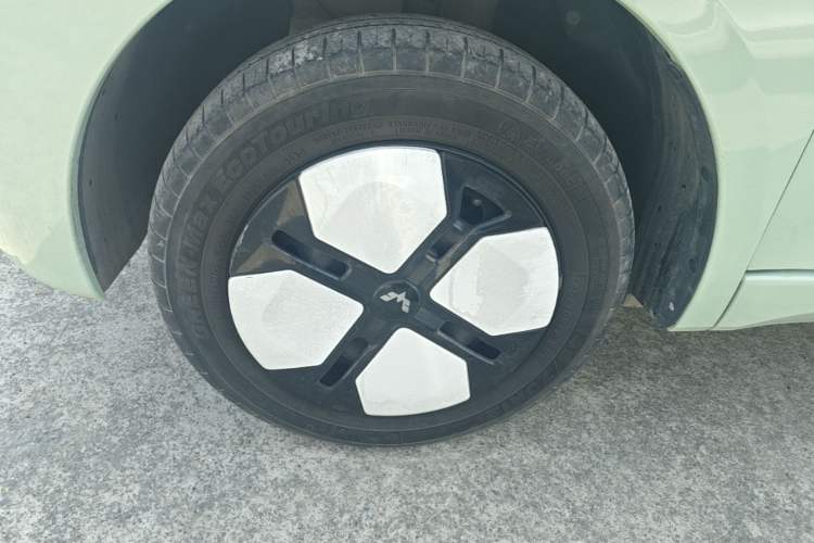Used Wuling Hongguang MINIEV 2024 3rd Generation 215km Advanced Version Left Front Wheel Hub