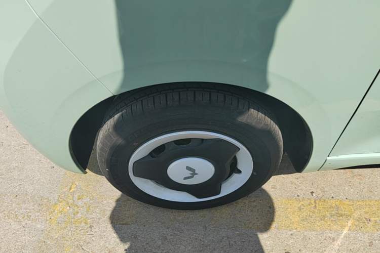 Used Wuling Hongguang MINIEV 2024 3rd Generation 215km Youth Edition Left Front Wheel Hub