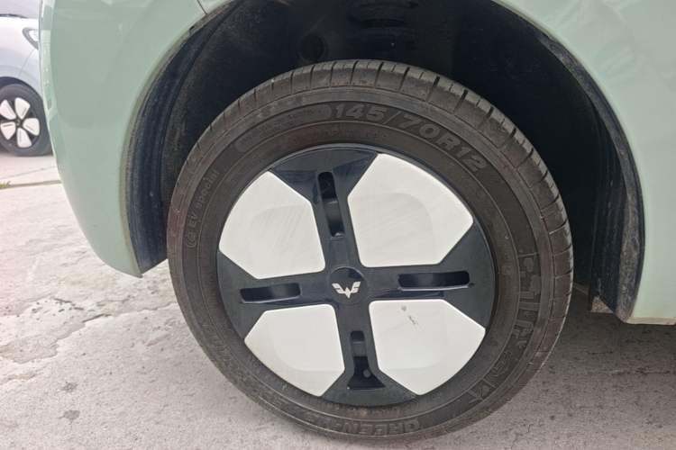 Used Wuling Hongguang MINIEV 2024 3rd Generation 215km Advanced Version Left Front Wheel Hub