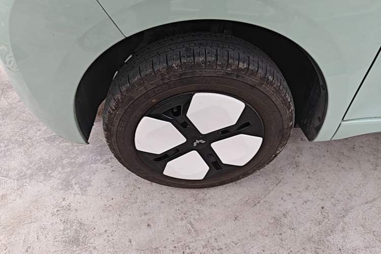 Used Wuling Hongguang MINIEV 2024 3rd Generation 215km Advanced Version Left Front Wheel Hub
