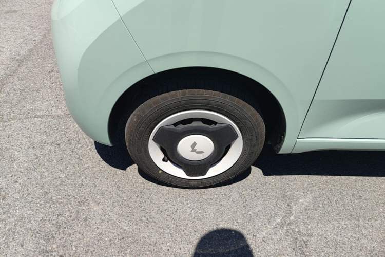 Used Wuling Hongguang MINIEV 2024 3rd Generation 215km Youth Edition Left Front Wheel Hub