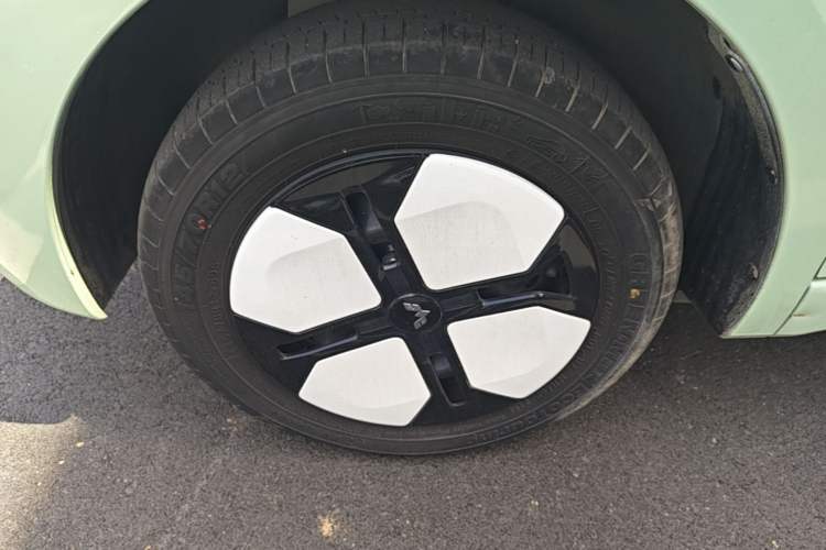 Used Wuling Hongguang MINIEV 2024 3rd Generation 215km Advanced Version Left Front Wheel Hub