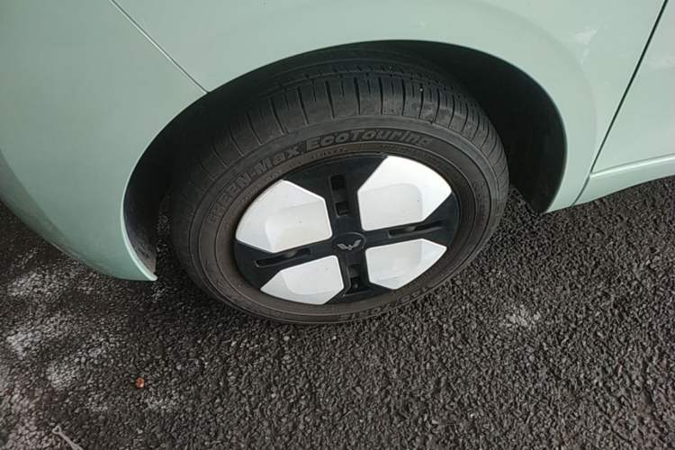 Used Wuling Hongguang MINIEV 2024 3rd Generation 215km Advanced Version Left Front Wheel Hub