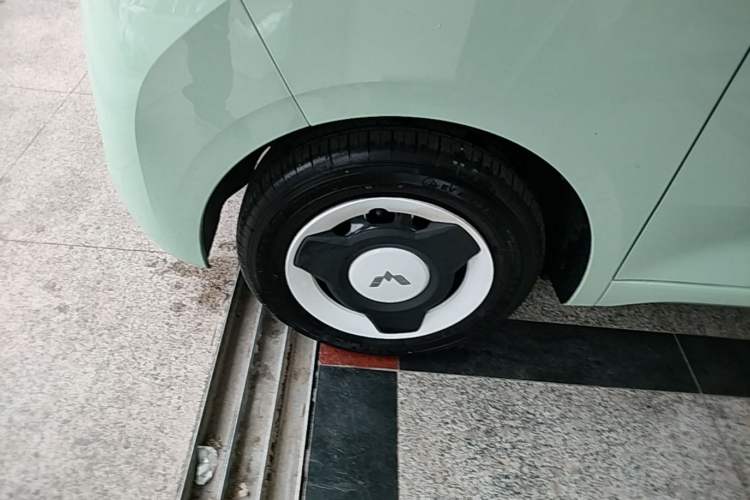 Used Wuling Hongguang MINIEV 2024 3rd Generation 170 km Left Front Wheel Hub