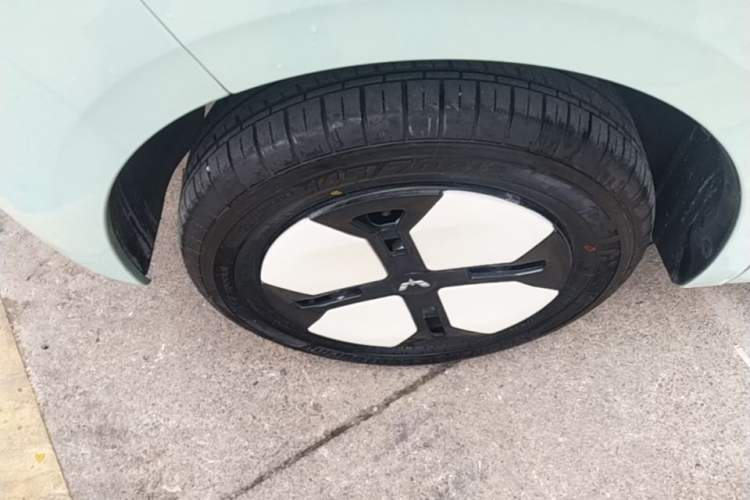 Used Wuling Hongguang MINIEV 2024 3rd Generation 215km Advanced Version Left Front Wheel Hub