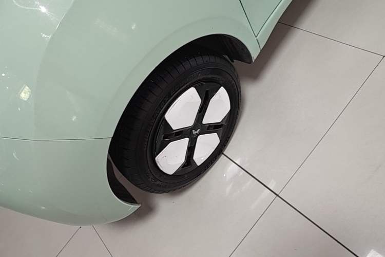 Used Wuling Hongguang MINIEV 2024 3rd Generation 215km Advanced Version Left Front Wheel Hub