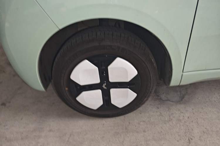 Used Wuling Hongguang MINIEV 2024 3rd Generation 215km Advanced Version Left Front Wheel Hub