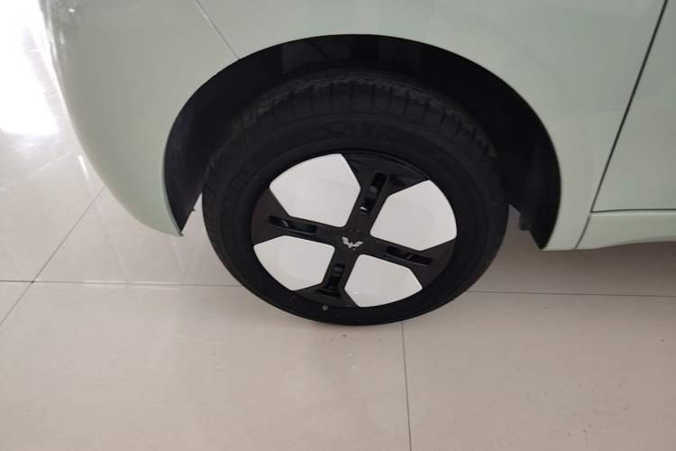 Used Wuling Hongguang MINIEV 2024 3rd Generation 215km Advanced Version Left Front Wheel Hub