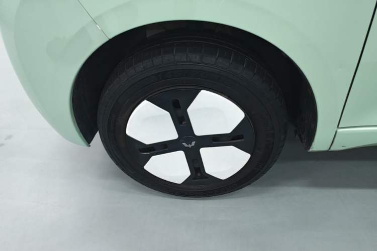 Used Wuling Hongguang MINIEV 2024 3rd Generation 215km Advanced Version Left Front Wheel Hub