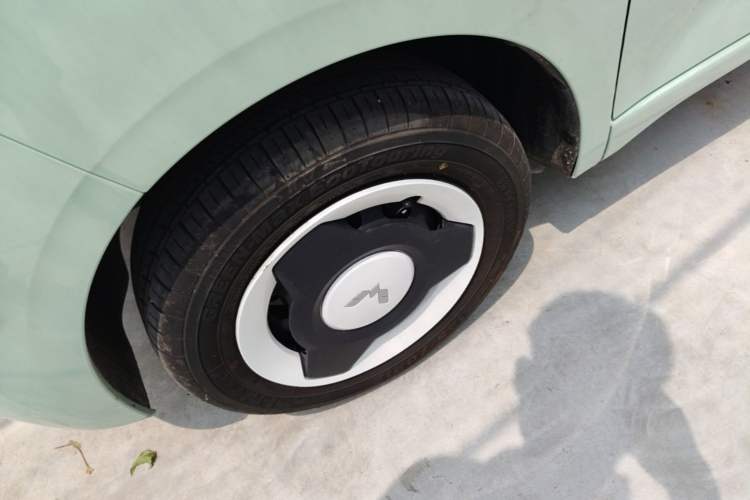 Used Wuling Hongguang MINIEV 2024 3rd Generation 215km Youth Edition Left Front Wheel Hub