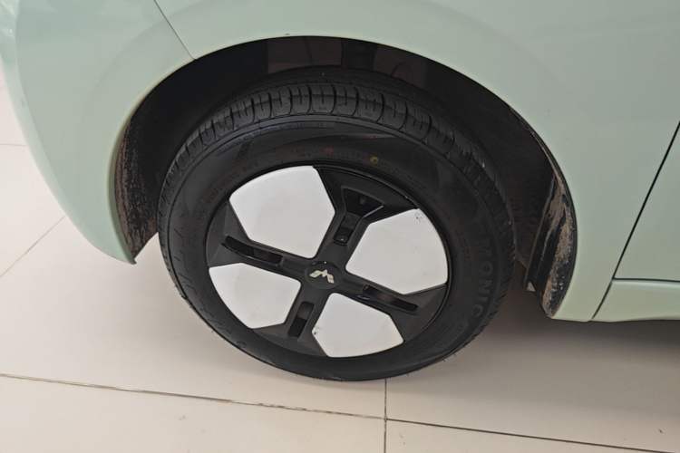 Used Wuling Hongguang MINIEV 2024 3rd Generation 215km Advanced Version Left Front Wheel Hub
