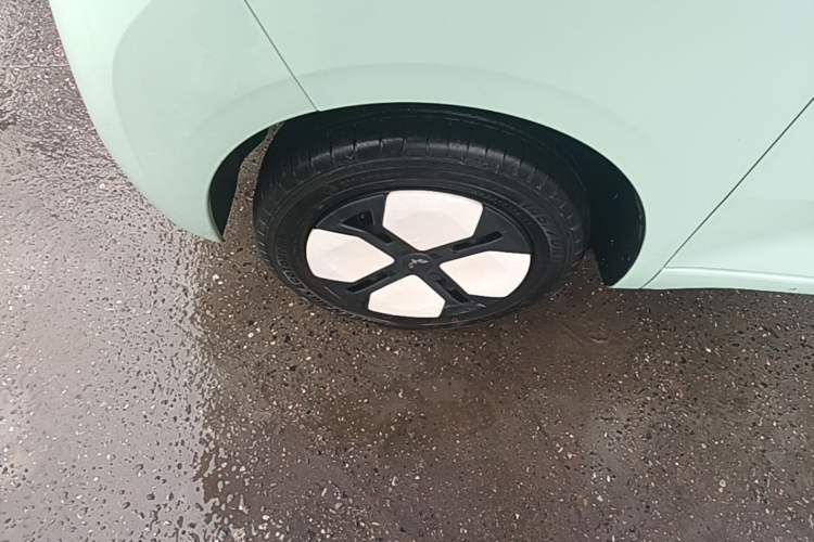 Used Wuling Hongguang MINIEV 2024 3rd Generation 215km Advanced Version Left Front Wheel Hub