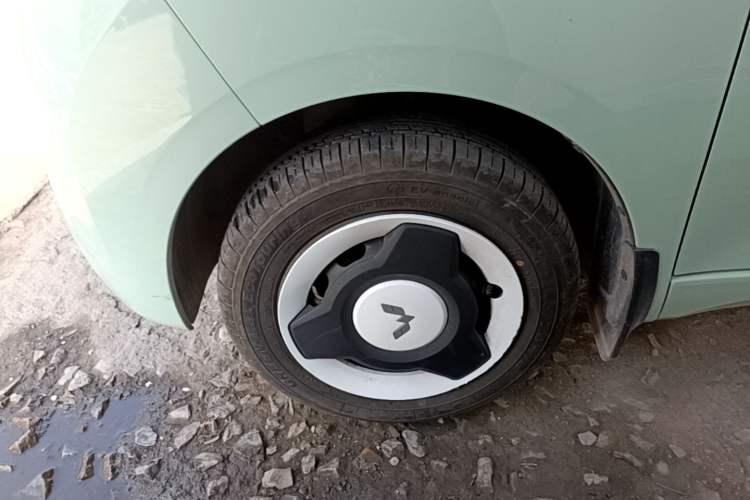Used Wuling Hongguang MINIEV 2024 3rd Generation 215km Youth Edition Left Front Wheel Hub
