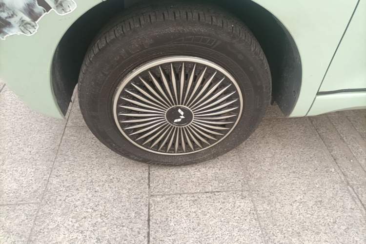 Used Wuling Hongguang MINIEV 2024 3rd Generation 215km Advanced Version Left Front Wheel Hub