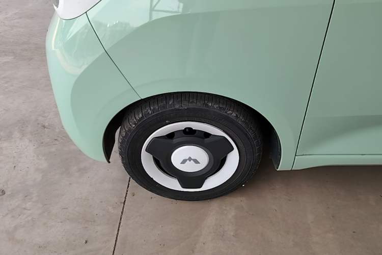 Used Wuling Hongguang MINIEV 2024 3rd Generation 170 km Left Front Wheel Hub