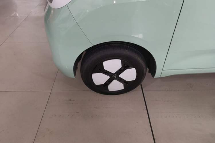 Used Wuling Hongguang MINIEV 2024 3rd Generation 215km Advanced Version Left Front Wheel Hub
