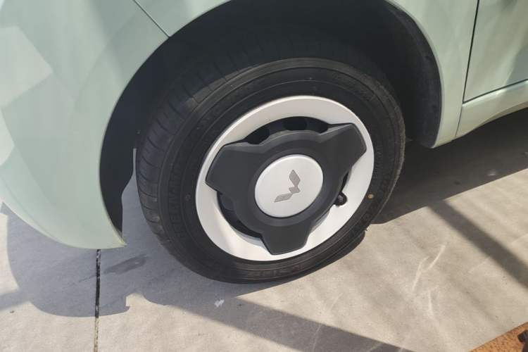 Used Wuling Hongguang MINIEV 2024 3rd Generation 215km Youth Edition Left Front Wheel Hub
