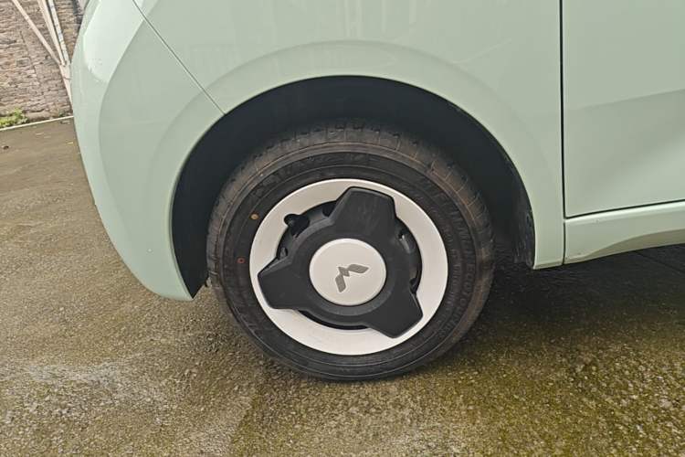 Used Wuling Hongguang MINIEV 2024 3rd Generation 215km Youth Edition Left Front Wheel Hub