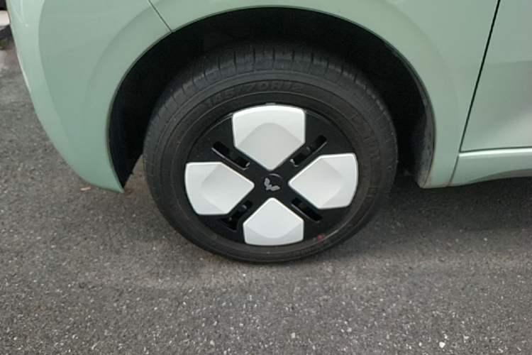 Used Wuling Hongguang MINIEV 2024 3rd Generation 215km Advanced Version Left Front Wheel Hub