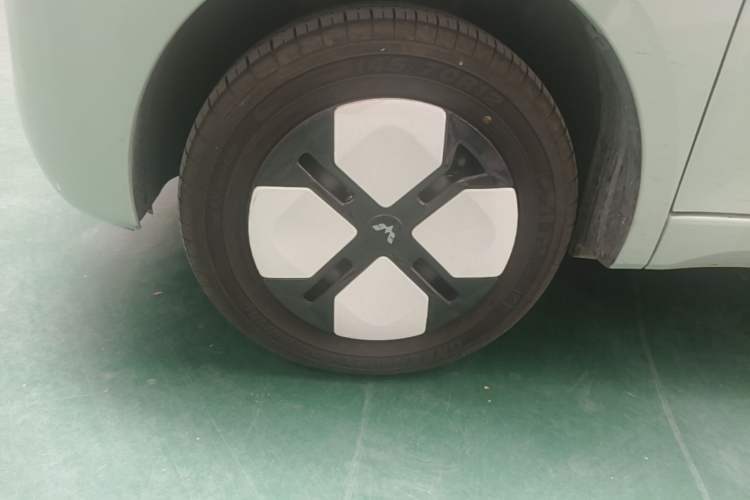 Used Wuling Hongguang MINIEV 2024 3rd Generation 215km Advanced Version Left Front Wheel Hub
