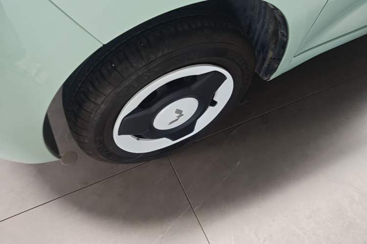 Used Wuling Hongguang MINIEV 2024 3rd Generation 215km Youth Edition Left Front Wheel Hub