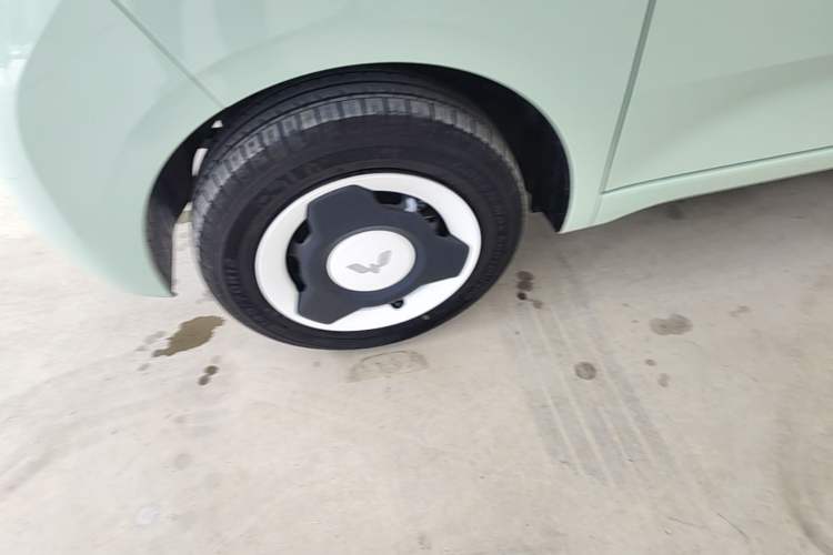 Used Wuling Hongguang MINIEV 2024 3rd Generation 215km Youth Edition Left Front Wheel Hub