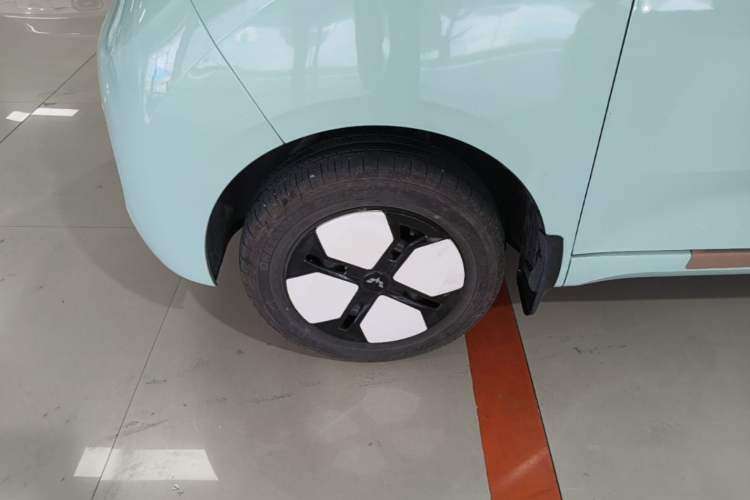 Used Wuling Hongguang MINIEV 2024 3rd Generation 215km Advanced Version Left Front Wheel Hub