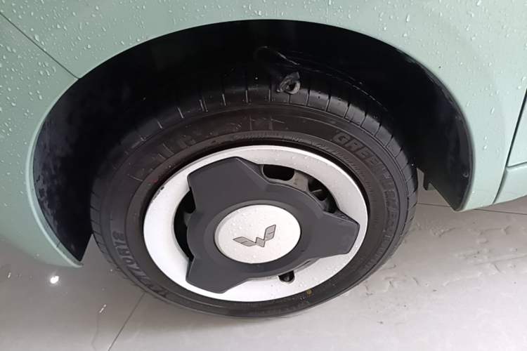 Used Wuling Hongguang MINIEV 2024 3rd Generation 215km Youth Edition Left Front Wheel Hub
