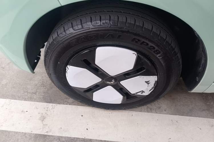 Used Wuling Hongguang MINIEV 2024 3rd Generation 215km Advanced Version Left Front Wheel Hub
