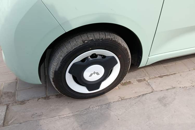 Used Wuling Hongguang MINIEV 2024 3rd Generation 215km Youth Edition Left Front Wheel Hub