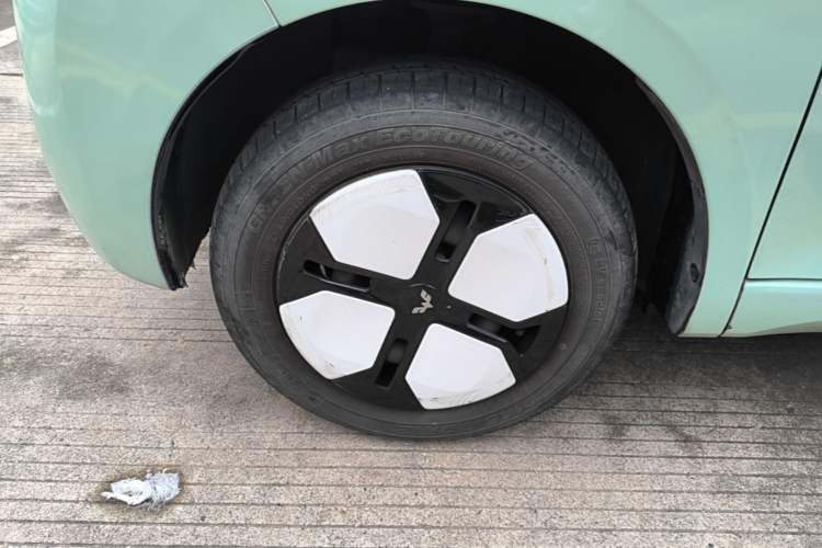 Used Wuling Hongguang MINIEV 2024 3rd Generation 215km Advanced Version Left Front Wheel Hub