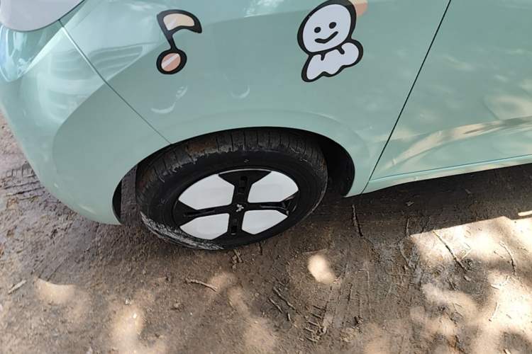 Used Wuling Hongguang MINIEV 2024 3rd Generation 215km Advanced Version Left Front Wheel Hub
