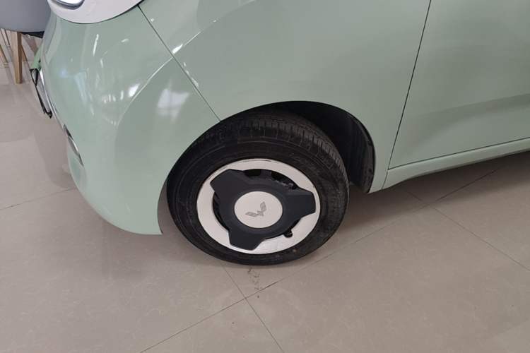 Used Wuling Hongguang MINIEV 2024 3rd Generation 215km Youth Edition Left Front Wheel Hub
